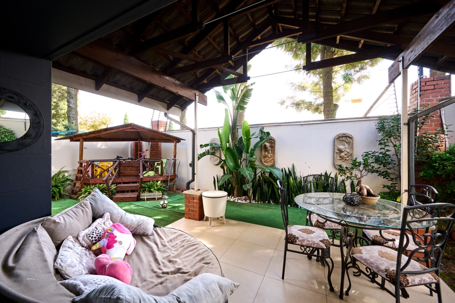 3 Bedroom Property for Sale in Crowthorne AH Gauteng