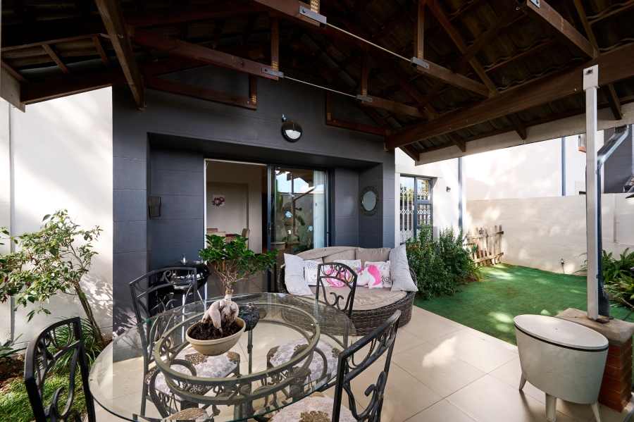 3 Bedroom Property for Sale in Crowthorne AH Gauteng