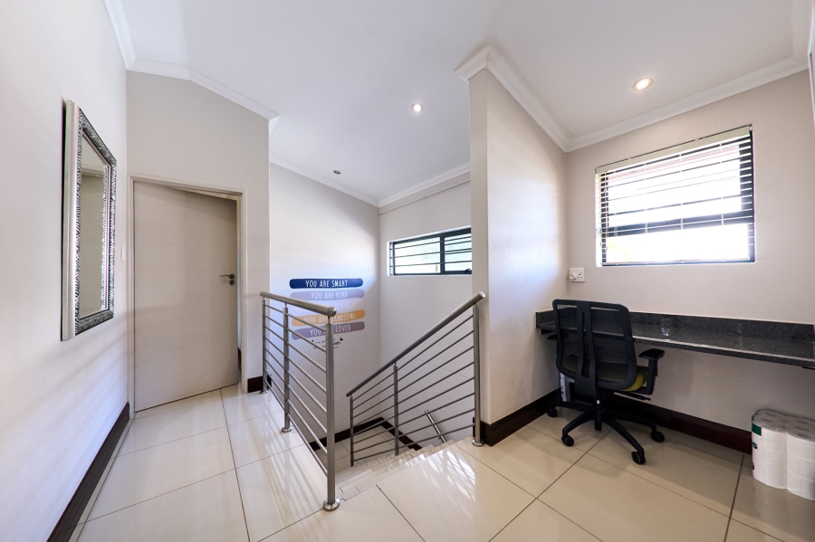 3 Bedroom Property for Sale in Crowthorne AH Gauteng