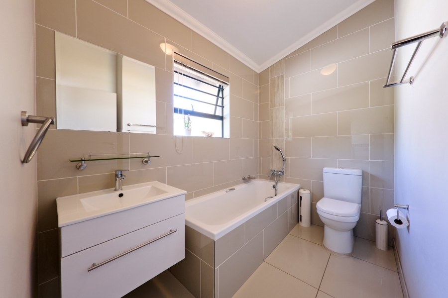 3 Bedroom Property for Sale in Crowthorne AH Gauteng
