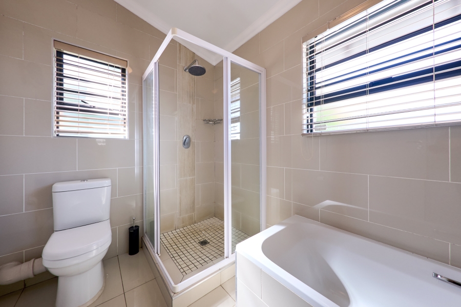 3 Bedroom Property for Sale in Crowthorne AH Gauteng