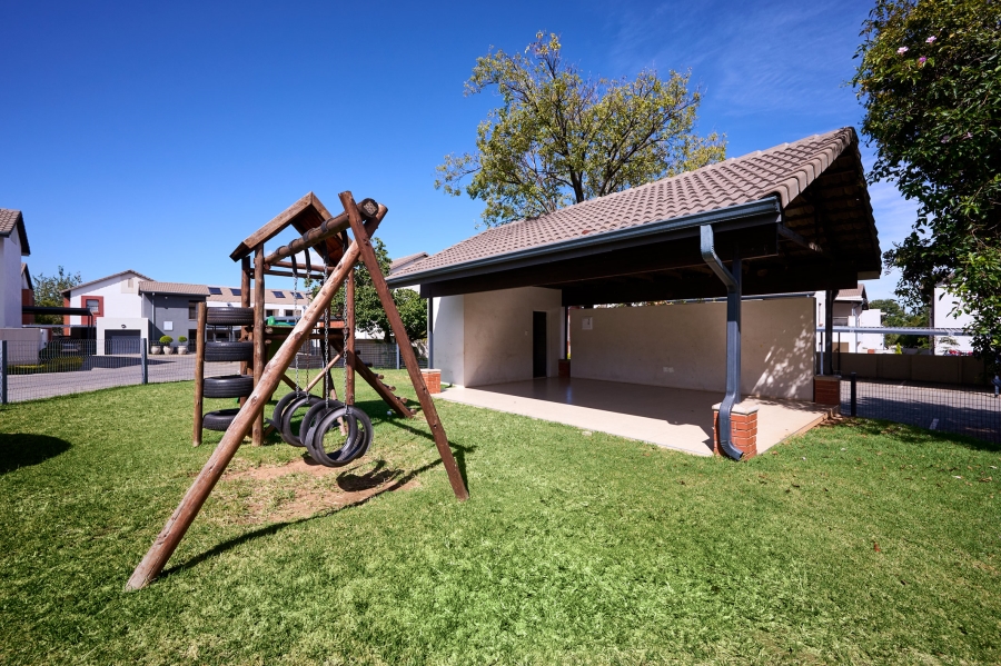 3 Bedroom Property for Sale in Crowthorne AH Gauteng