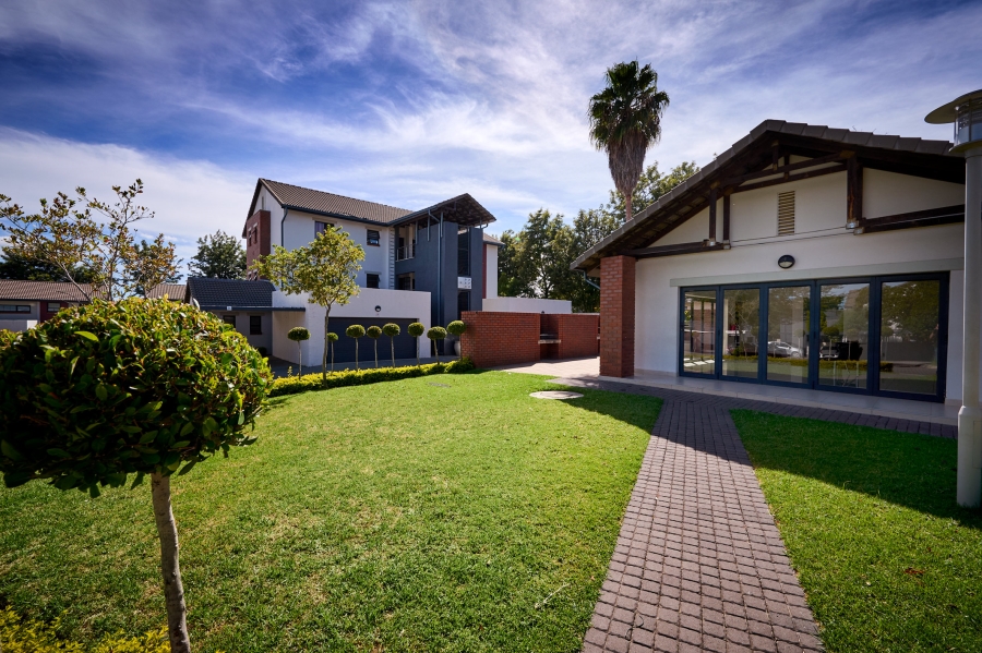 3 Bedroom Property for Sale in Crowthorne AH Gauteng