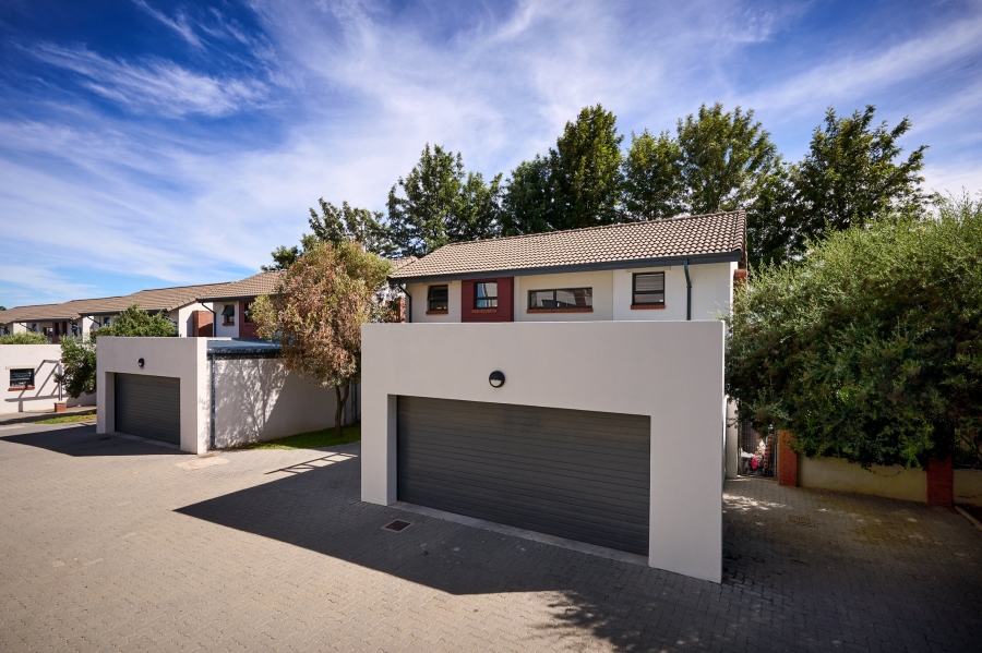3 Bedroom Property for Sale in Crowthorne AH Gauteng