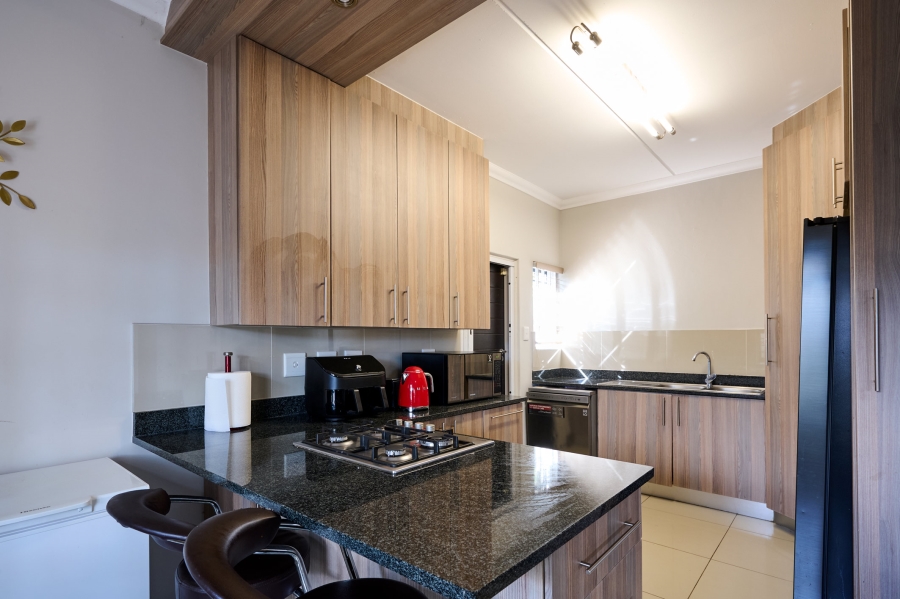 3 Bedroom Property for Sale in Crowthorne AH Gauteng