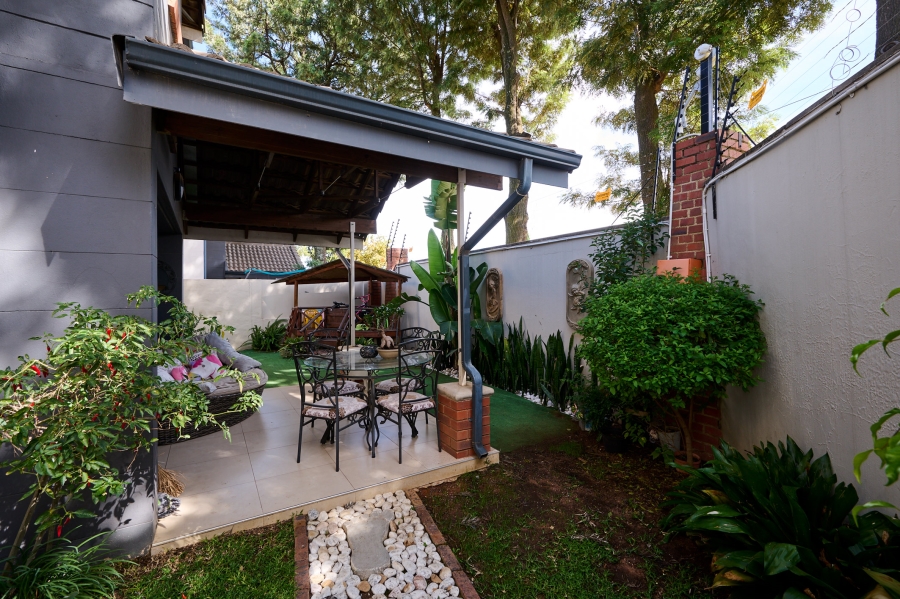 3 Bedroom Property for Sale in Crowthorne AH Gauteng