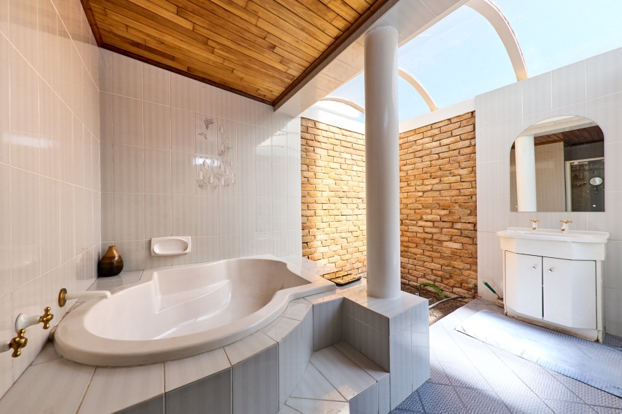 3 Bedroom Property for Sale in Vorna Valley Gauteng