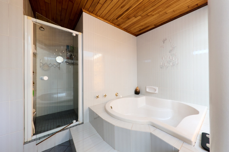 3 Bedroom Property for Sale in Vorna Valley Gauteng