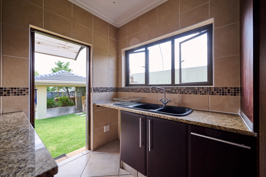 4 Bedroom Property for Sale in Carlswald North Estate Gauteng