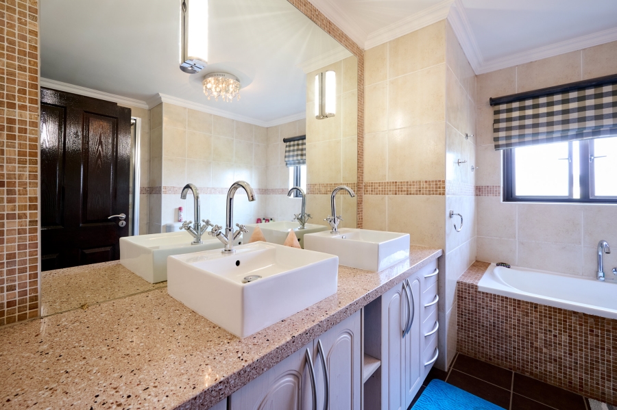 4 Bedroom Property for Sale in Carlswald North Estate Gauteng