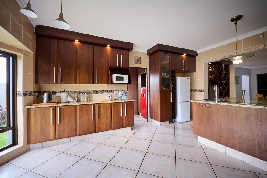 4 Bedroom Property for Sale in Carlswald North Estate Gauteng