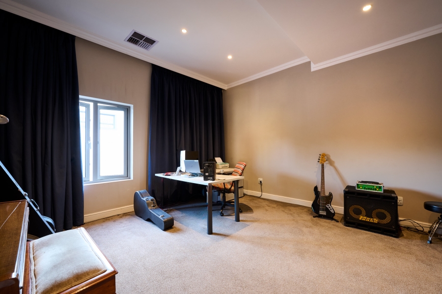 4 Bedroom Property for Sale in Waterfall Country Estate Gauteng