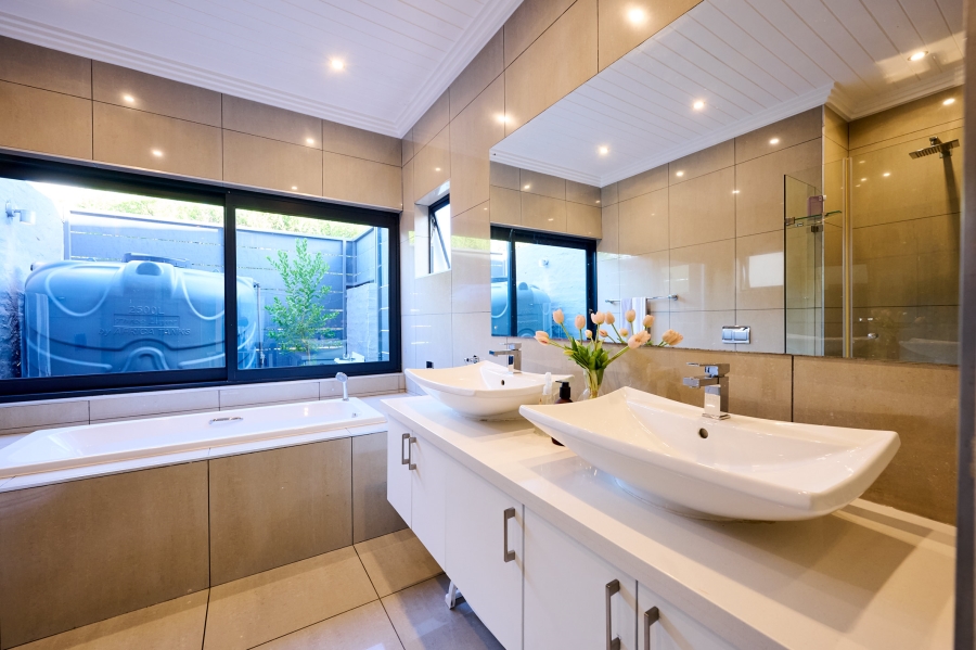 3 Bedroom Property for Sale in Waterfall Country Village Gauteng