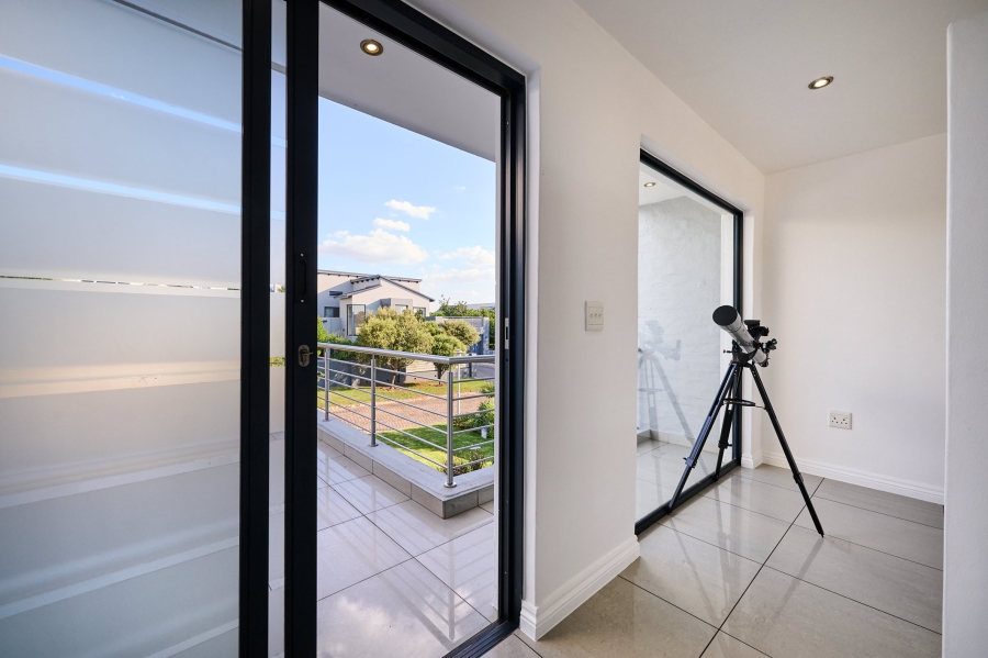 3 Bedroom Property for Sale in Waterfall Country Village Gauteng