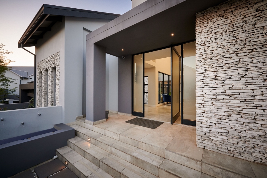 5 Bedroom Property for Sale in Waterfall Country Village Gauteng