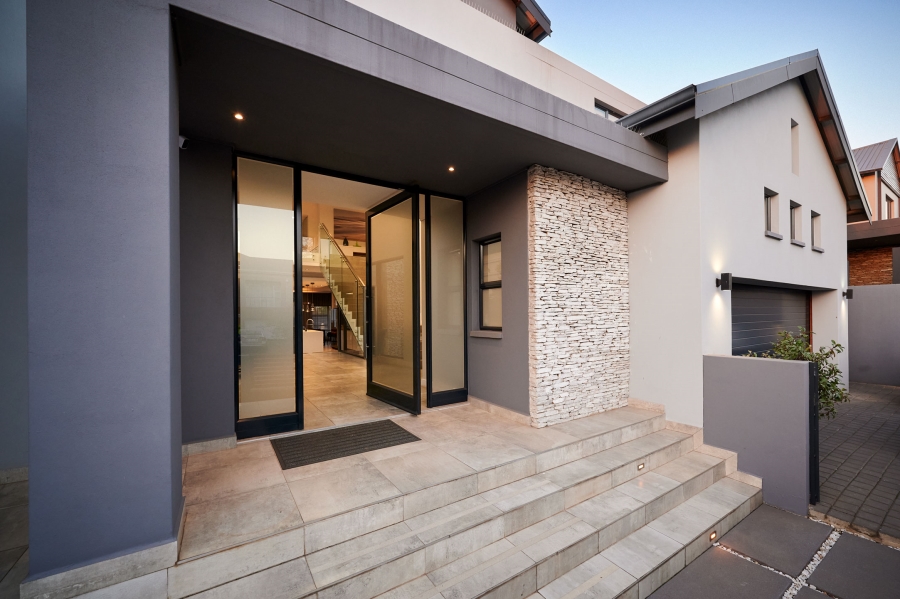 5 Bedroom Property for Sale in Waterfall Country Village Gauteng