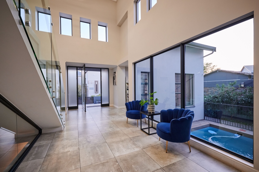 5 Bedroom Property for Sale in Waterfall Country Village Gauteng