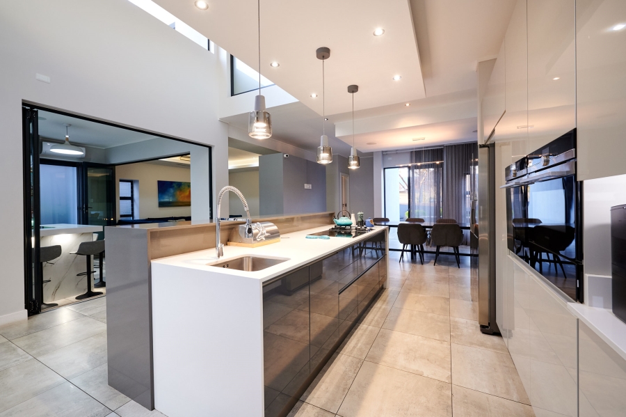 5 Bedroom Property for Sale in Waterfall Country Village Gauteng