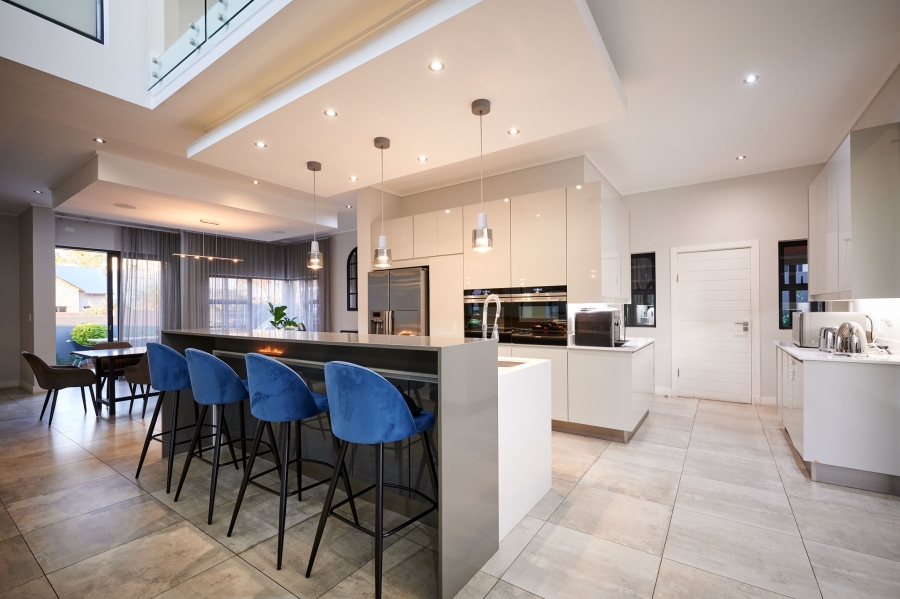 5 Bedroom Property for Sale in Waterfall Country Village Gauteng