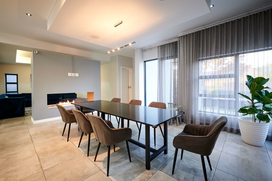 5 Bedroom Property for Sale in Waterfall Country Village Gauteng