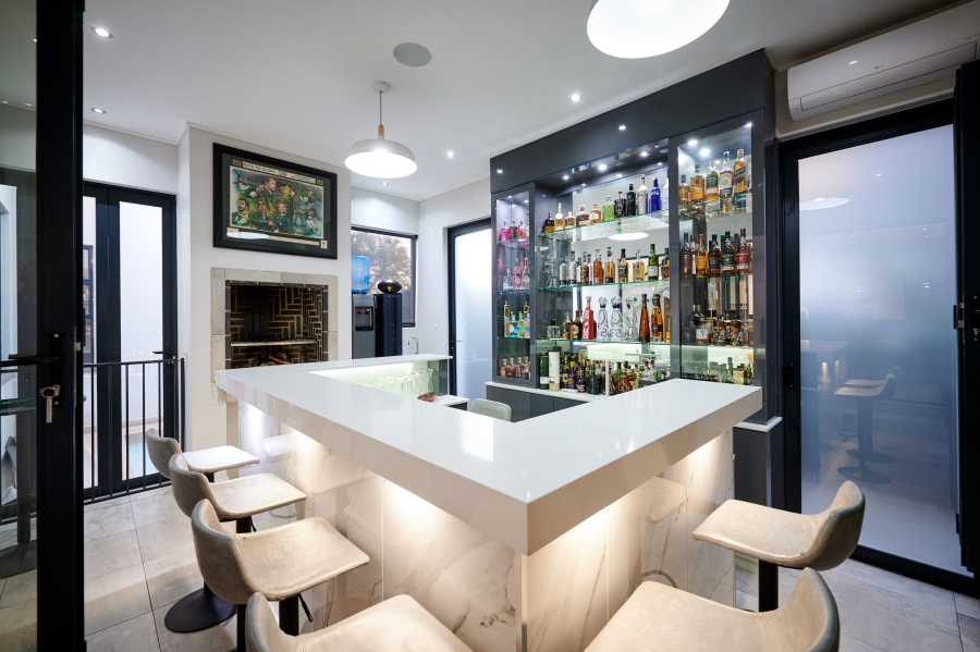 5 Bedroom Property for Sale in Waterfall Country Village Gauteng