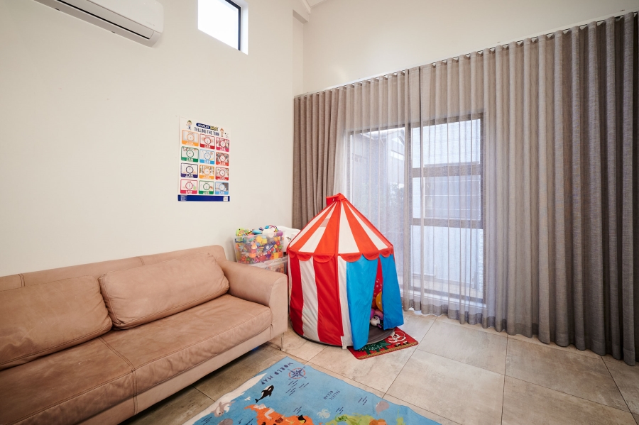 5 Bedroom Property for Sale in Waterfall Country Village Gauteng