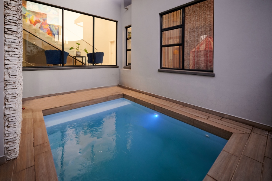 5 Bedroom Property for Sale in Waterfall Country Village Gauteng