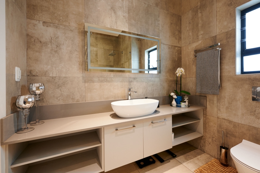 5 Bedroom Property for Sale in Waterfall Country Village Gauteng