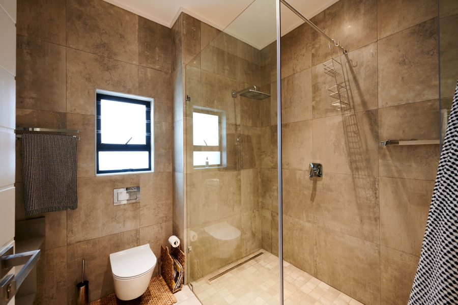 5 Bedroom Property for Sale in Waterfall Country Village Gauteng