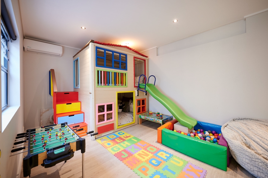 5 Bedroom Property for Sale in Waterfall Country Village Gauteng