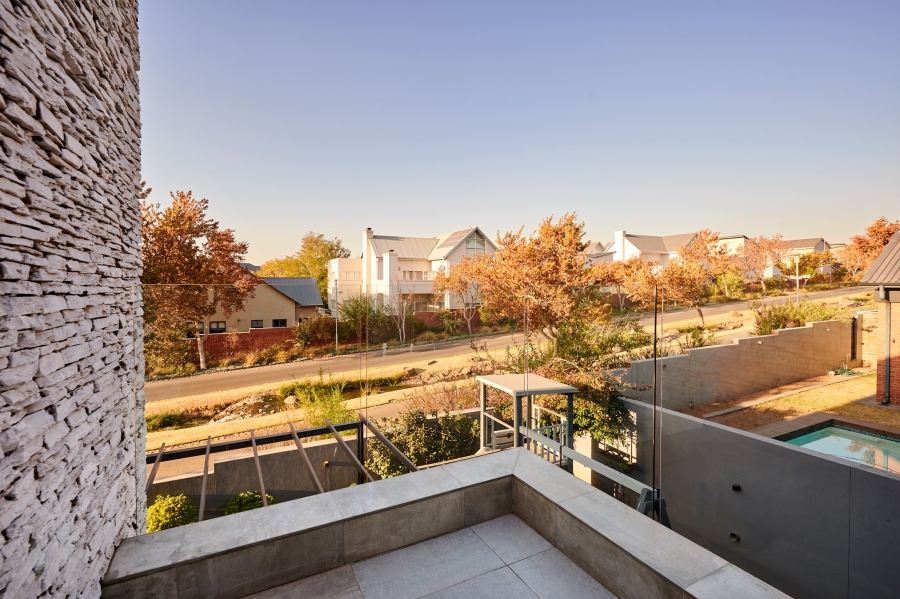 5 Bedroom Property for Sale in Waterfall Country Village Gauteng