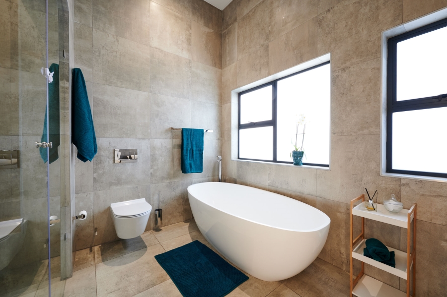 5 Bedroom Property for Sale in Waterfall Country Village Gauteng