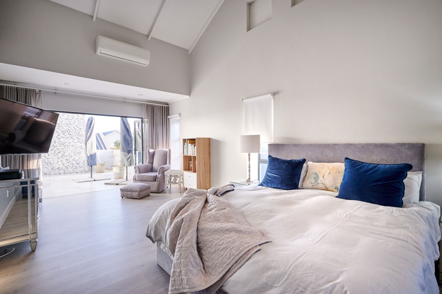 5 Bedroom Property for Sale in Waterfall Country Village Gauteng