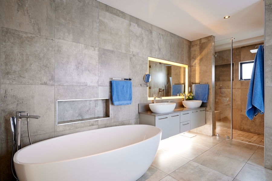 5 Bedroom Property for Sale in Waterfall Country Village Gauteng