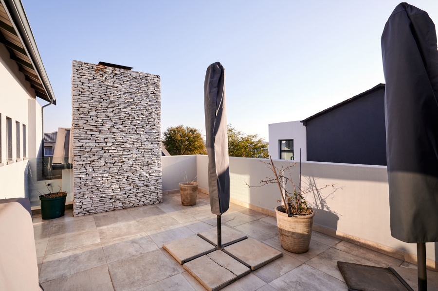 5 Bedroom Property for Sale in Waterfall Country Village Gauteng