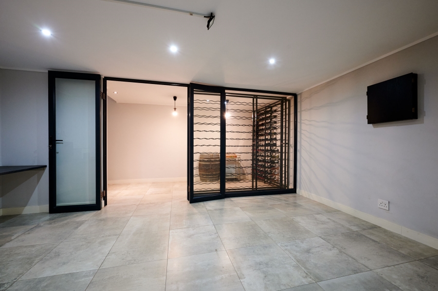 5 Bedroom Property for Sale in Waterfall Country Village Gauteng