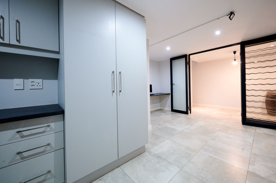 5 Bedroom Property for Sale in Waterfall Country Village Gauteng