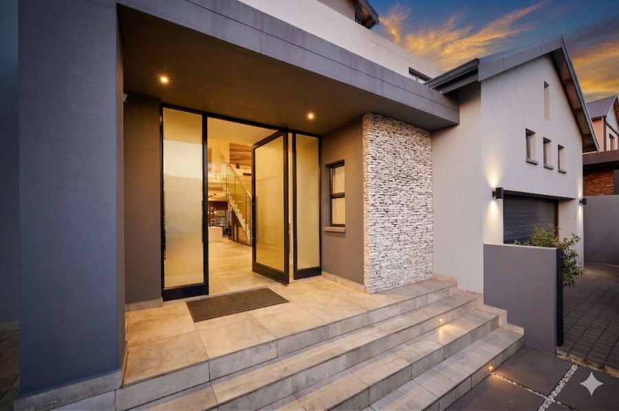 5 Bedroom Property for Sale in Waterfall Country Village Gauteng