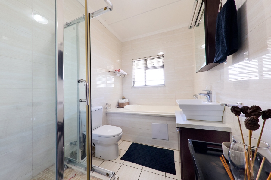 2 Bedroom Property for Sale in Halfway House Gauteng