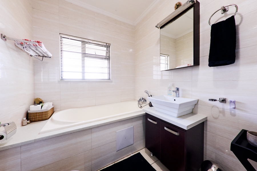 2 Bedroom Property for Sale in Halfway House Gauteng