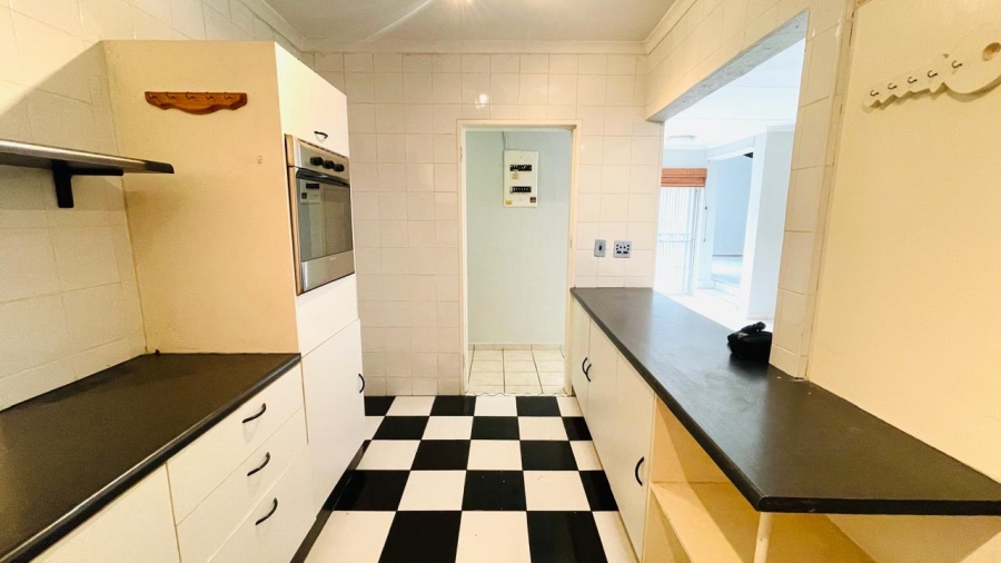 3 Bedroom Property for Sale in Fontainebleau Gauteng