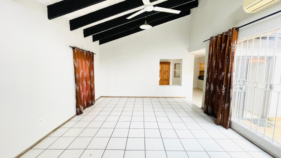 3 Bedroom Property for Sale in Fontainebleau Gauteng