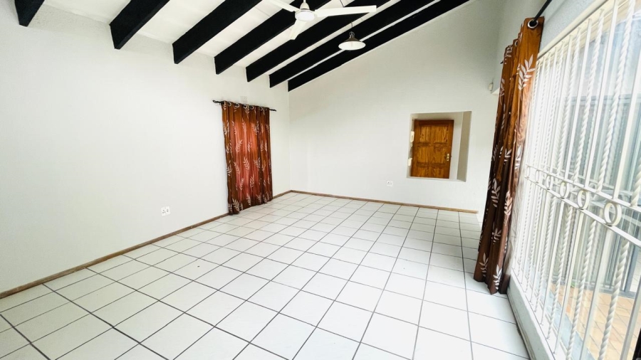 3 Bedroom Property for Sale in Fontainebleau Gauteng