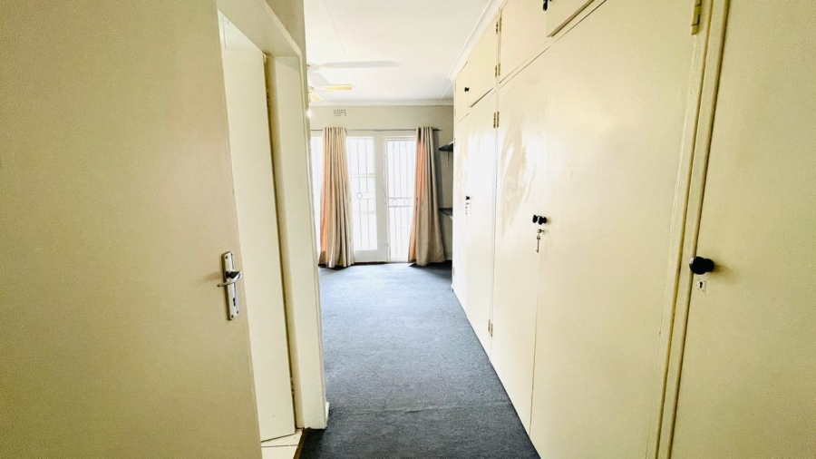 3 Bedroom Property for Sale in Fontainebleau Gauteng