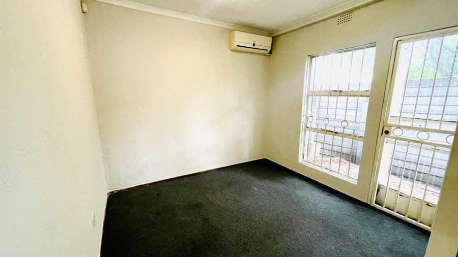 3 Bedroom Property for Sale in Fontainebleau Gauteng