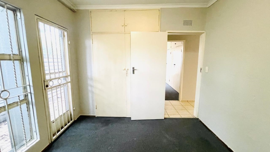 3 Bedroom Property for Sale in Fontainebleau Gauteng