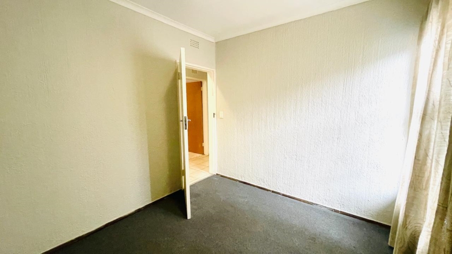 3 Bedroom Property for Sale in Fontainebleau Gauteng