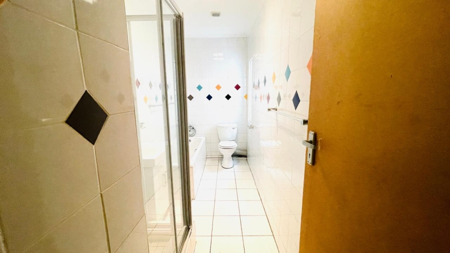 3 Bedroom Property for Sale in Fontainebleau Gauteng