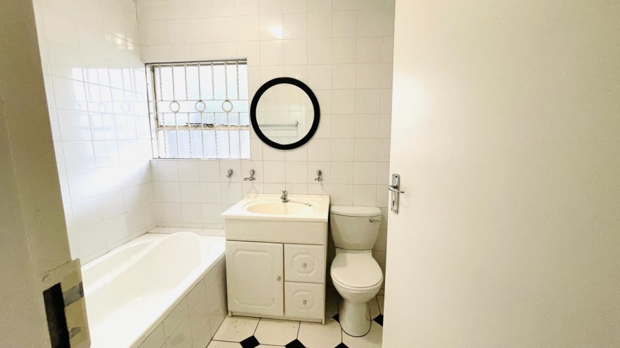 3 Bedroom Property for Sale in Fontainebleau Gauteng