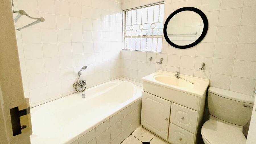 3 Bedroom Property for Sale in Fontainebleau Gauteng